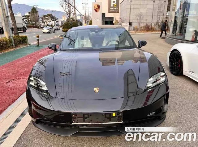 Porsche Taycan Base