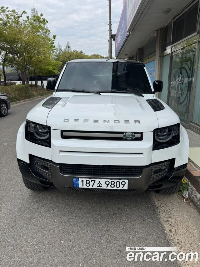 Land Rover Defender 110 P300 X-Dynamic SE