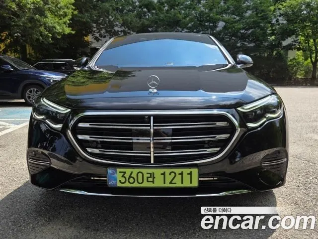 Mercedes-Benz E-Class E300 4MATIC Exclusive