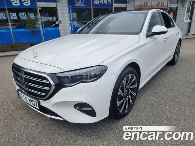 Mercedes-Benz E-Class E300 4MATIC Exclusive