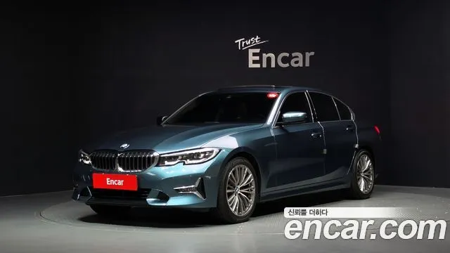 BMW 3-Series 320i Luxury