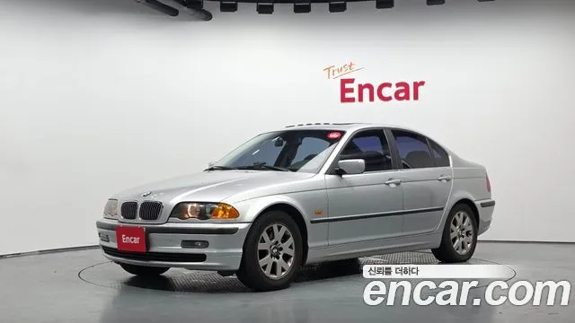 BMW 3-Series 320i Sedan