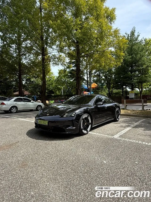 Porsche Taycan Base 4