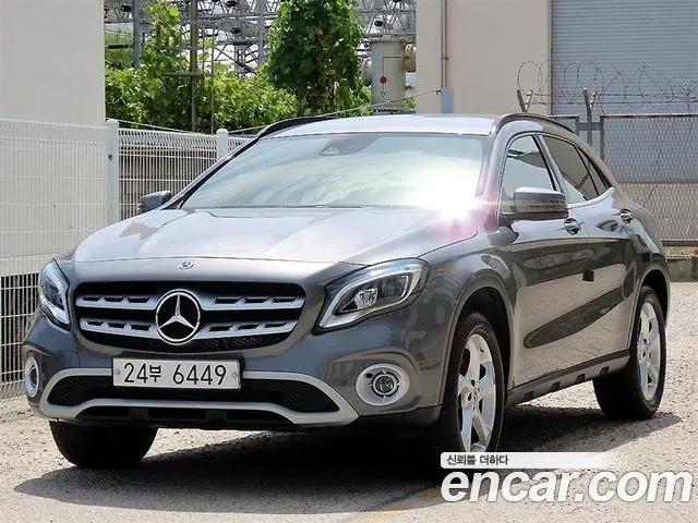 Mercedes-Benz GLA-Class GLA220