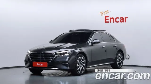 Mercedes-Benz E-Class E300 4MATIC Exclusive