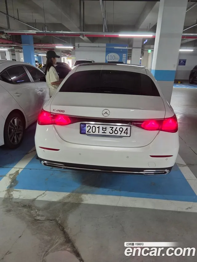 Mercedes-Benz E-Class E200 Avantgarde