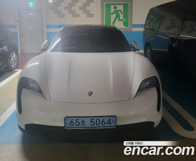 Porsche Taycan Base