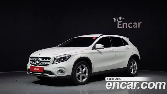 Mercedes-Benz GLA-Class GLA220