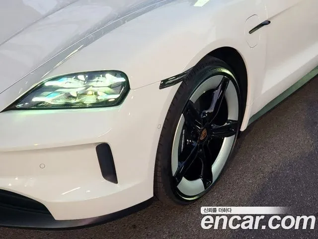 Porsche Taycan Base