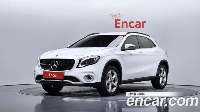 Mercedes-Benz GLA-Class GLA220