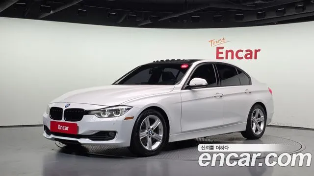 BMW 3-Series 320i Luxury