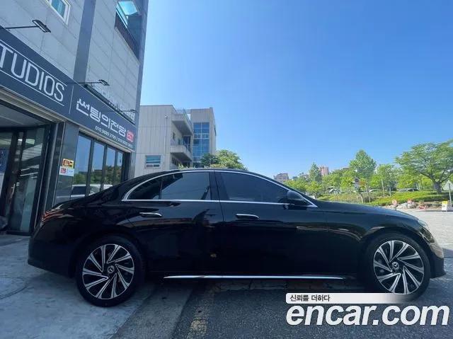 Mercedes-Benz E-Class E300 4MATIC Exclusive
