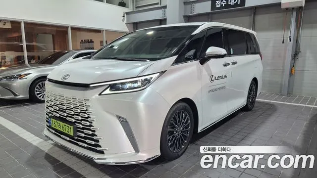 Lexus LM 500h Royal
