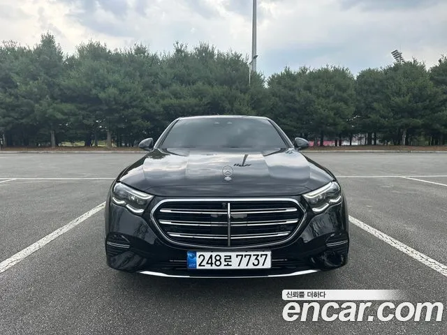 Mercedes-Benz E-Class E300 4MATIC Exclusive