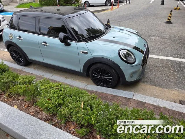 Mini Cooper 5Door Retro Blue Edition