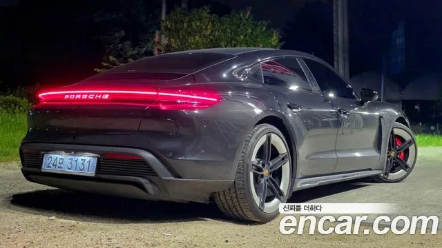 Porsche Taycan 4S