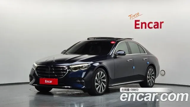 Mercedes-Benz E-Class E300 4MATIC Exclusive