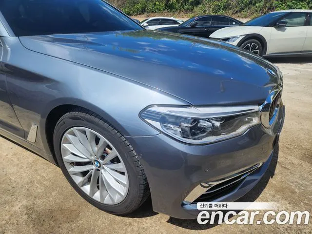 BMW 5-Series 530i Luxury