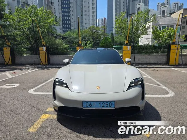 Porsche Taycan Base