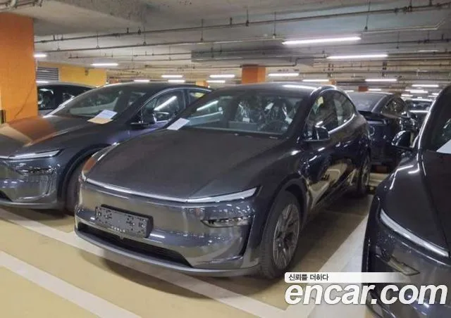 Tesla Model Y L Long Range AWD