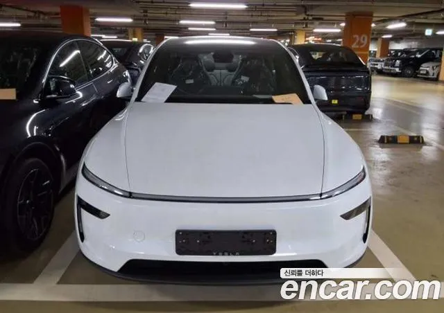 Tesla Model Y L Long Range AWD