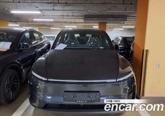 Tesla Model Y L Long Range AWD