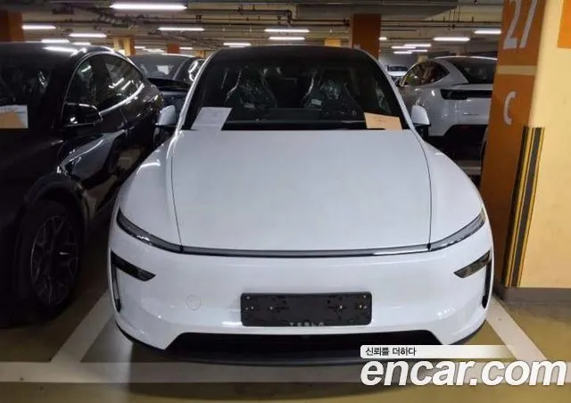Tesla Model Y L Long Range AWD