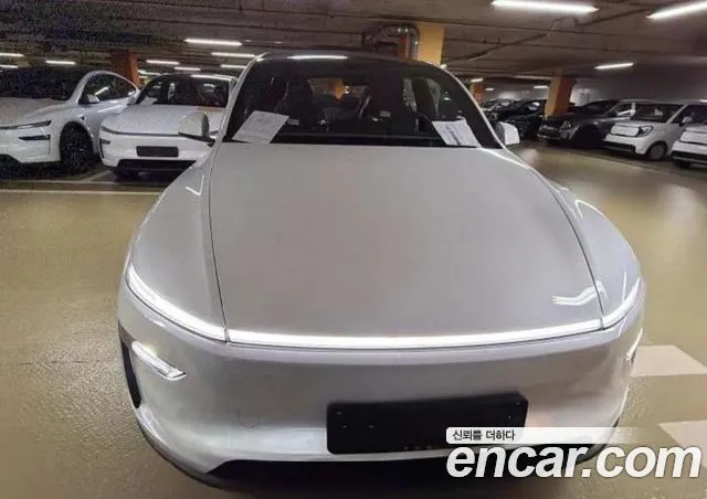 Tesla Model Y L Long Range AWD