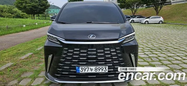 Lexus LM 500h Executive