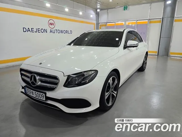 Mercedes-Benz E-Class E300 4MATIC Avnatgarde