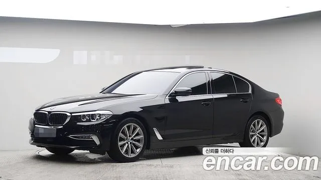 BMW 5-Series 520i Luxury
