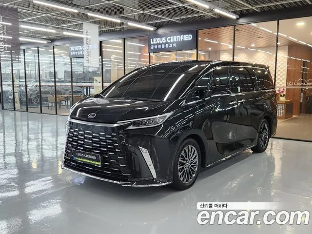 Lexus LM 500h Royal