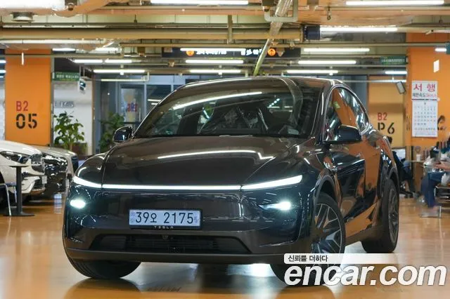 Tesla Model Y L Long Range AWD