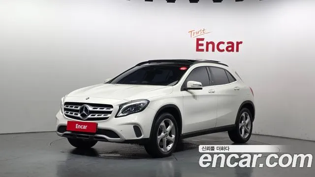 Mercedes-Benz GLA-Class GLA220