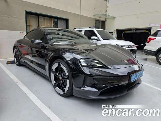 Porsche Taycan Base