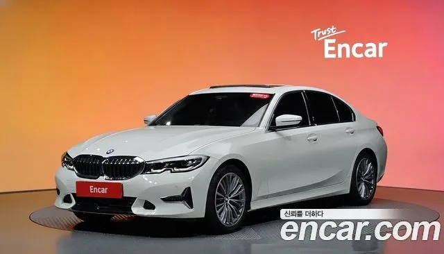 BMW 3-Series 320i Luxury