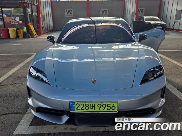 Porsche Taycan Base 4