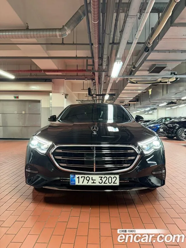Mercedes-Benz E-Class E300 4MATIC Exclusive