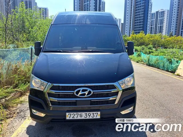 Hyundai Solati 16-seater