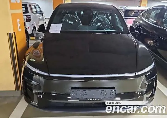 Tesla Model Y L Long Range AWD