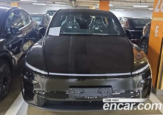 Tesla Model Y L Long Range AWD