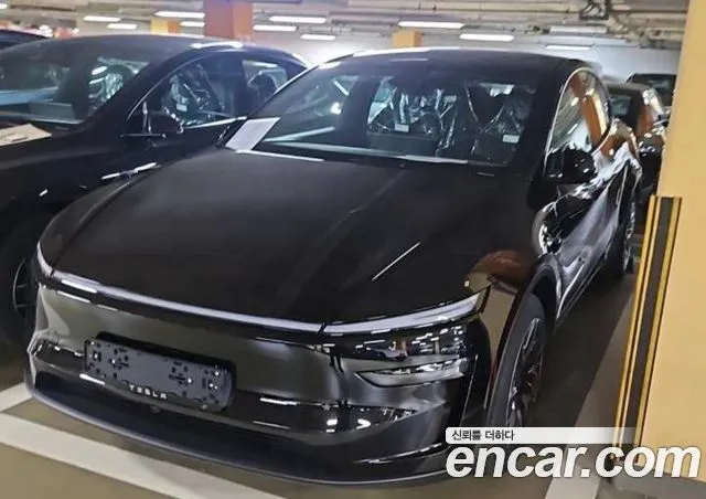 Tesla Model Y L Long Range AWD