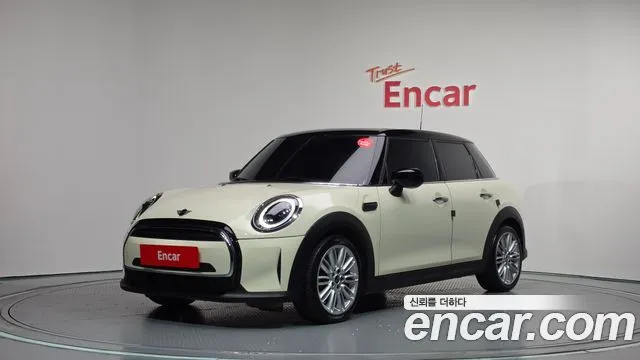 Mini Cooper 5Door Classic Plus Launch Pack
