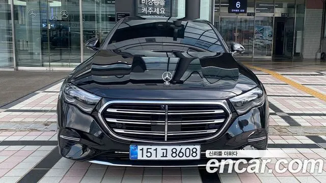 Mercedes-Benz E-Class E300 4MATIC Exclusive