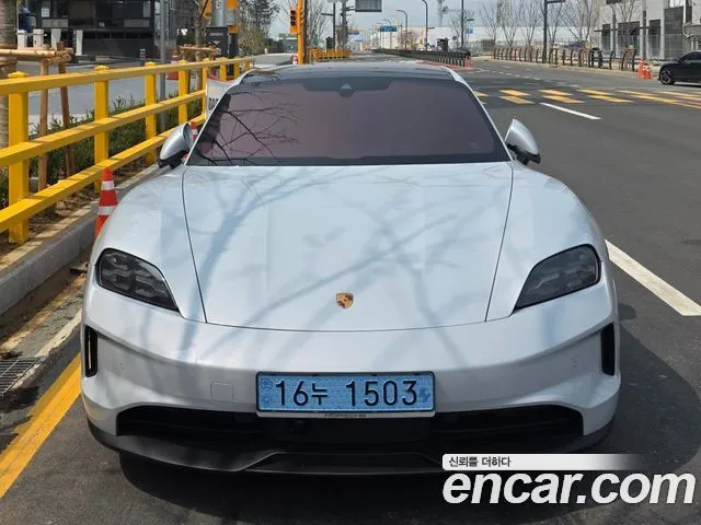 Porsche Taycan Base 4