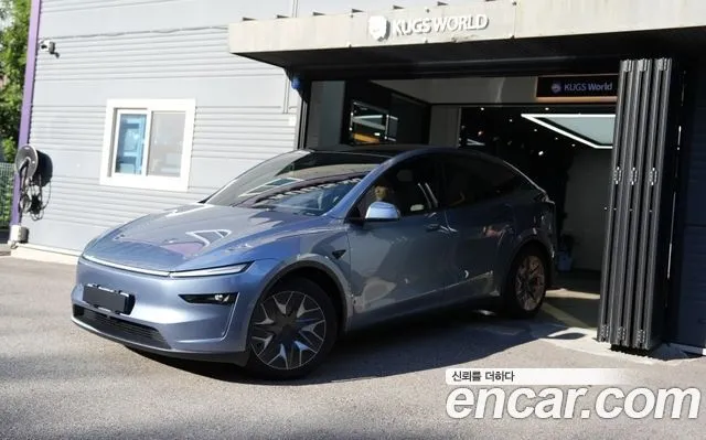 Tesla Model Y L Long Range AWD
