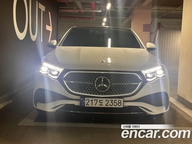 Mercedes-Benz E-Class E300 4MATIC AMG Line