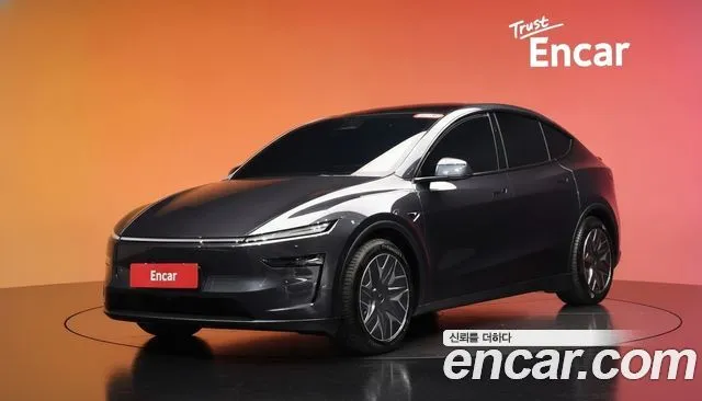 Tesla Model Y L Long Range AWD