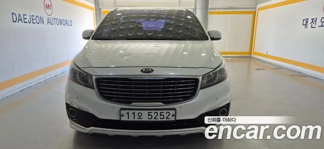 Kia Canival Gasoline 7-seater Limousine