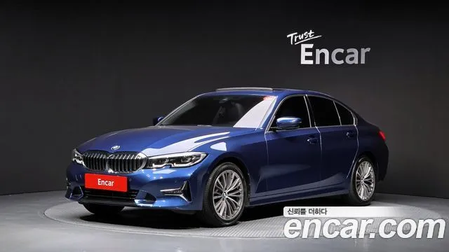 BMW 3-Series 320i Luxury